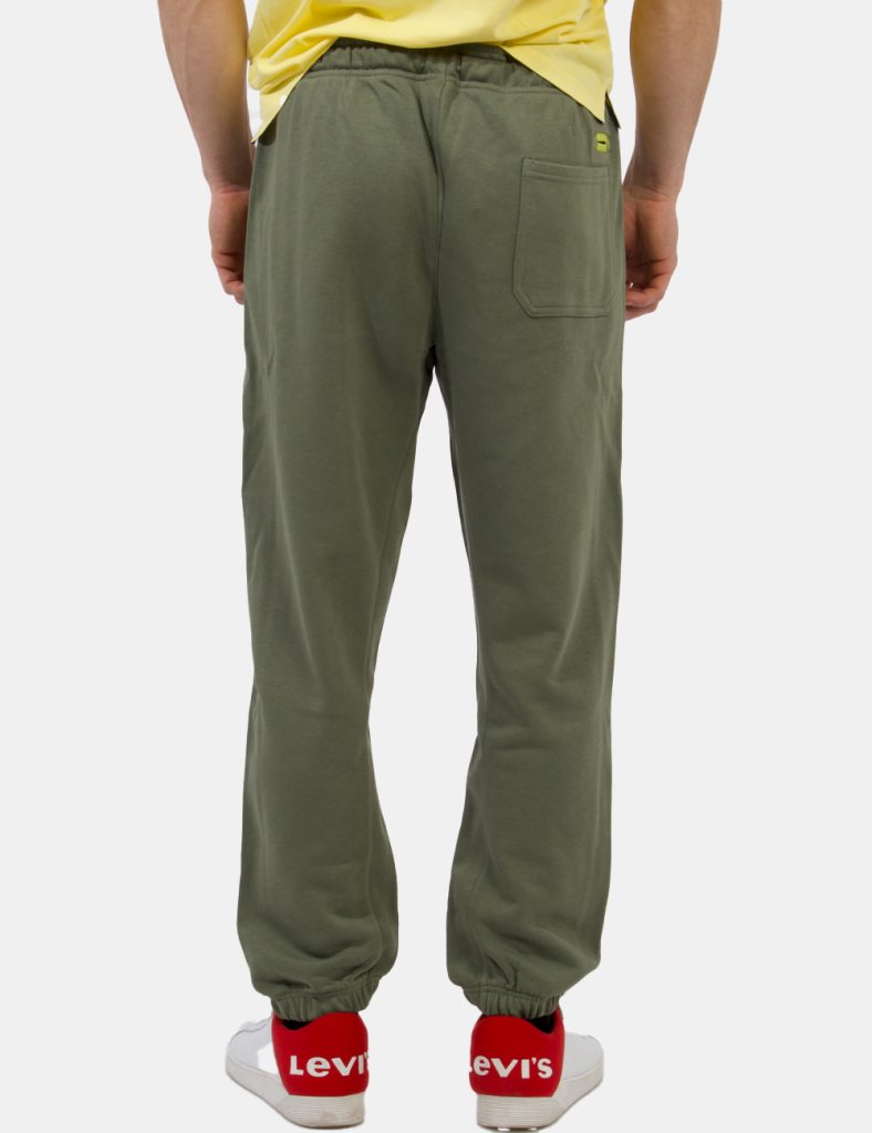 Pantaloni Blauer Verde - Pantaloni felpati in total verde militare con tasche a taglio verticale sul fronte e tasca a toppa