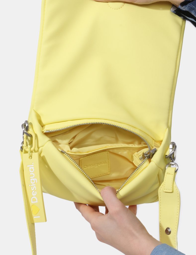 Borse Desigual Giallo - Borsa a tracolla di piccole dimensioni in total giallo limone. La bag si compone di unico scompartim