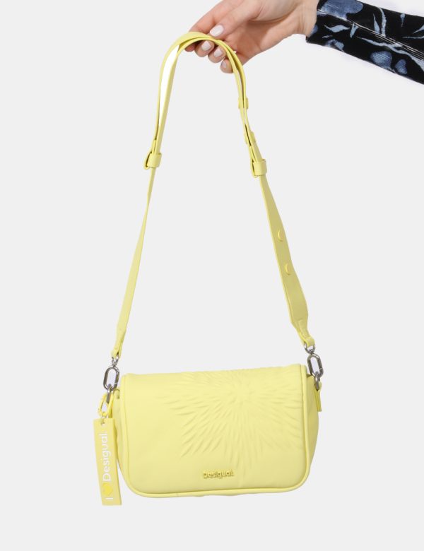 Borse Desigual Giallo - Borsa a tracolla di piccole dimensioni in total giallo limone. La bag si compone di unico scompartim