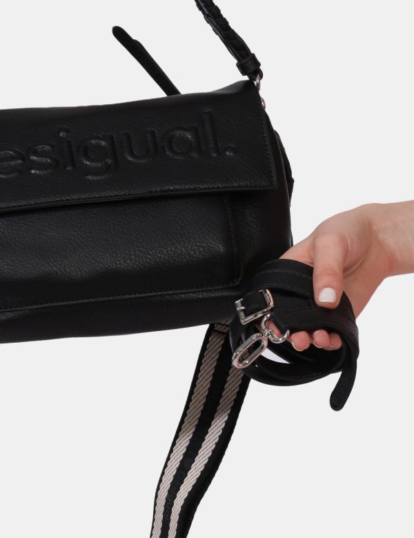 Borsa Desigual Nero - Borsa a tracolla di medie dimensioni in total nero. La bag si compone di doppio scompartimento interva