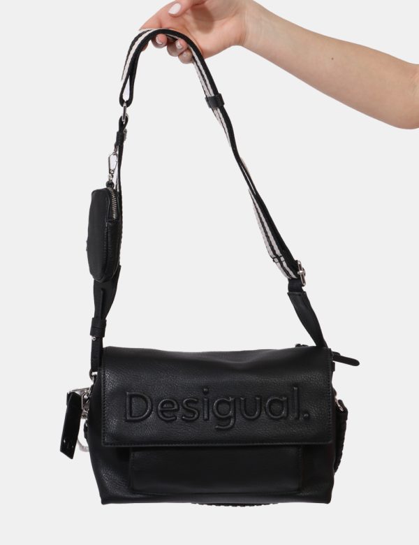 Borsa Desigual Nero - Borsa a tracolla di medie dimensioni in total nero. La bag si compone di doppio scompartimento interva