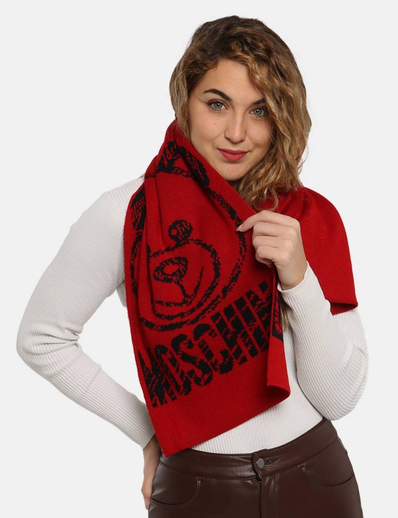 Sciarpa Moschino rosso - COMPOSIZIONE E VESTIBILITÀ:50% lana 50% acrilica CONSIGLI DI STILE:Sciarpa in misto lana su base ro