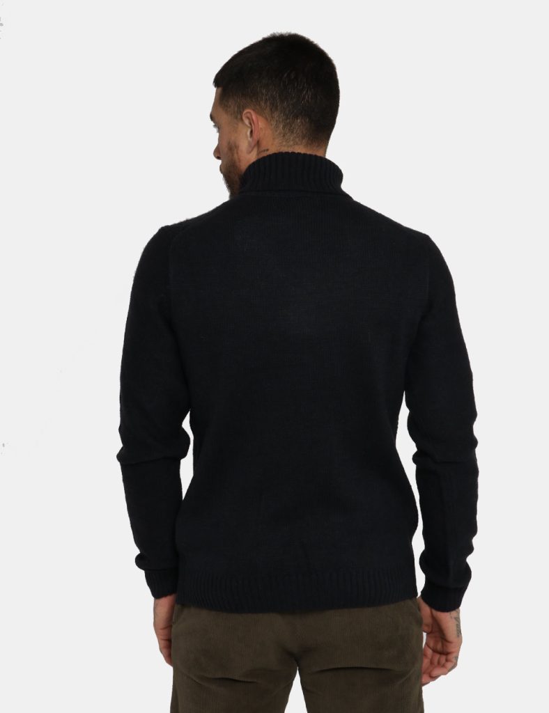 Maglione Fred Mello dolcevita nero - COMPOSIZIONE E VESTIBILITÀ:64% acrilico 28% lana 8% poliamideIl modello è alto 178 cm e