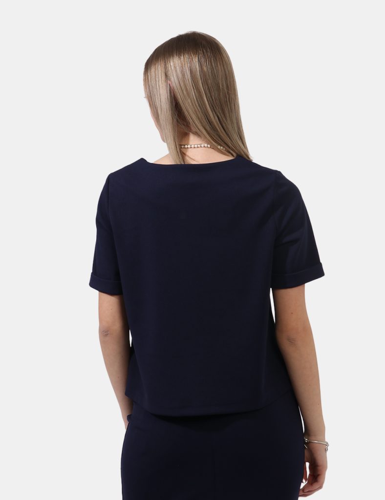 Maglia Vougue Blu - Maglia a maniche corte classica in total blu navy. La vestibilità è morbida e regolare. La maglia è adat