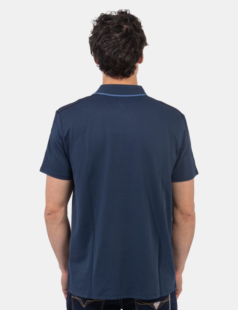 Polo Guess Blu - Polo classica in total blu navy. La vestibilità è morbida e pratica grazie a bottoni ad asola in tinta ad a