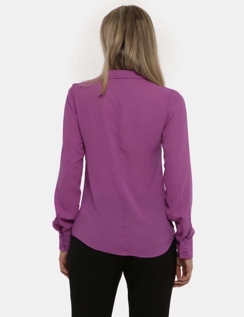 Camicia Vougue viola ciclamino - COMPOSIZIONE E VESTIBILITÀ:100% poliestereLa modella è alta 176 cm e indossa la taglia S. L