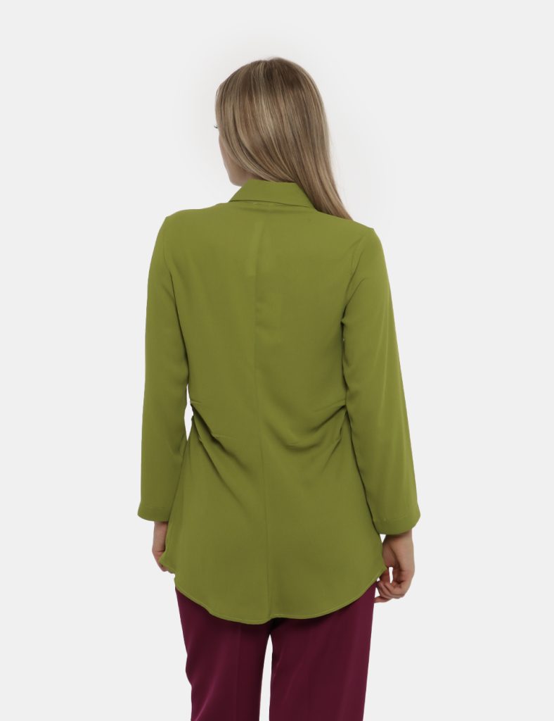 Camicia Vougue verde - COMPOSIZIONE E VESTIBILITÀ:100% poliestereLa modella è alta 176 cm e indossa la taglia S. La vestibil