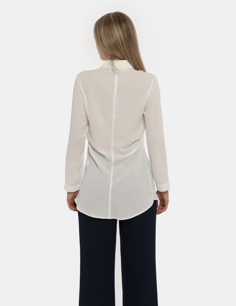 Camicia Vougue bianco - COMPOSIZIONE E VESTIBILITÀ:100% poliestereLa modella è alta 176 cm e indossa la taglia S. La vestibi