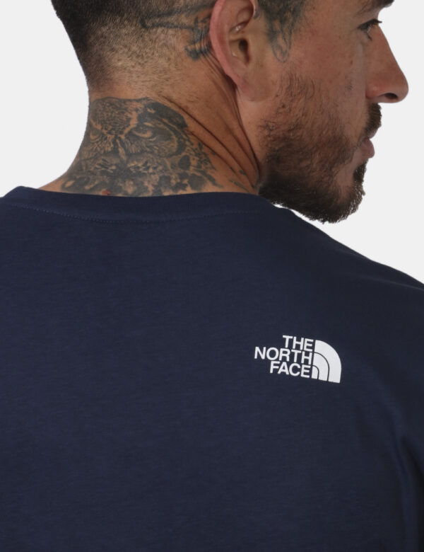 T-shirt The North Face Blu - T-shirt su base blu navy con stampa centrale logo brand sul fronte in bianco, più piccola stamp