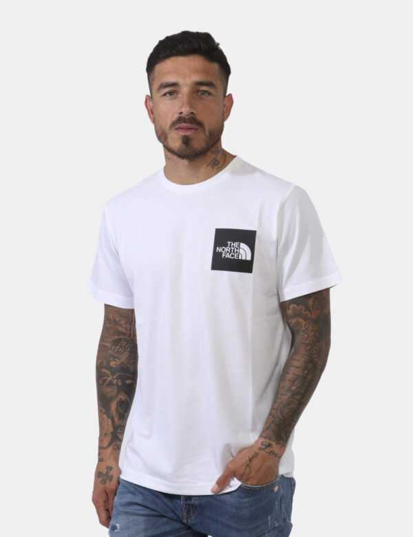 T-shirt The North Face Bianco - T-shirt su base bianca con piccola stampa logo brand sia sul fronte sia sul retro in nero. L