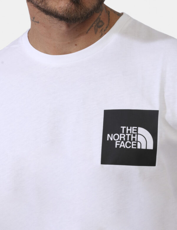 T-shirt The North Face Bianco - T-shirt su base bianca con piccola stampa logo brand sia sul fronte sia sul retro in nero. L