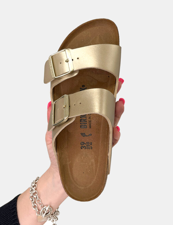 Sandali Birkenstock Oro - Sandali Arizona con doppio cinturino regolabile in tinta oro. La calzata è confortevole e stabile