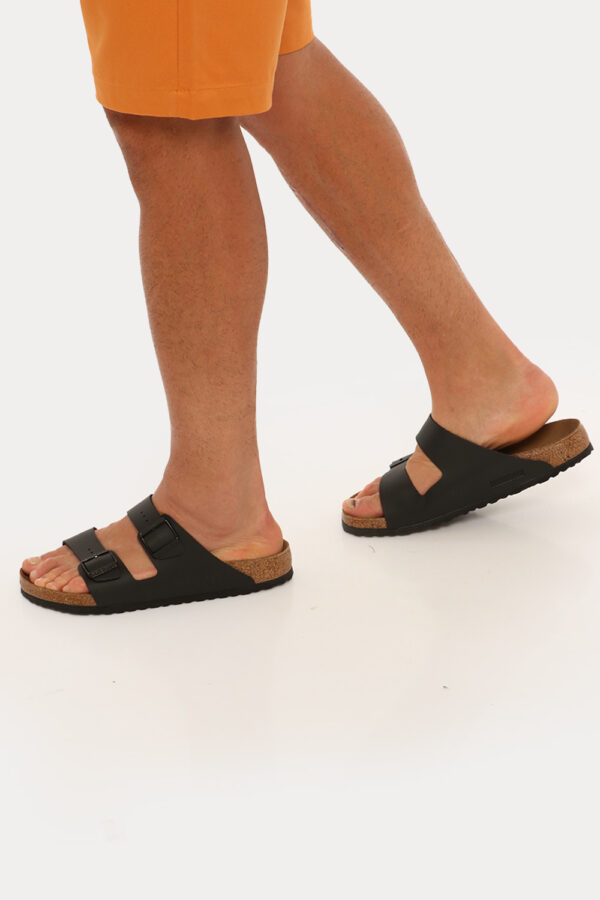 Sandali Birkenstock nero - COMPOSIZIONE E VESTIBILITÀ:Cuoio materiali tessili e altre materieIl modello è alta 178 cm e indo