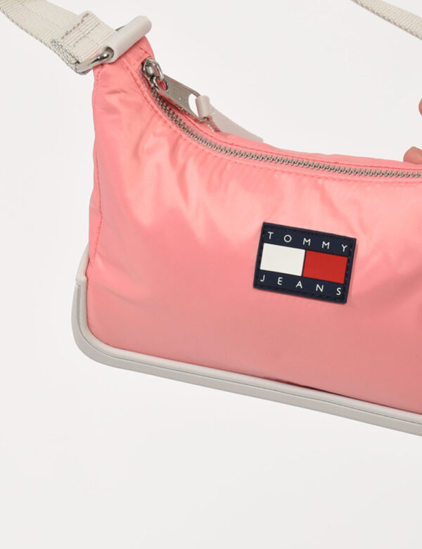 Borsa Tommy Hilfiger Rosa - Borsa a mano di piccole dimensioni in tessuto rosa chiaro più silicone grigio. Presente unico sc