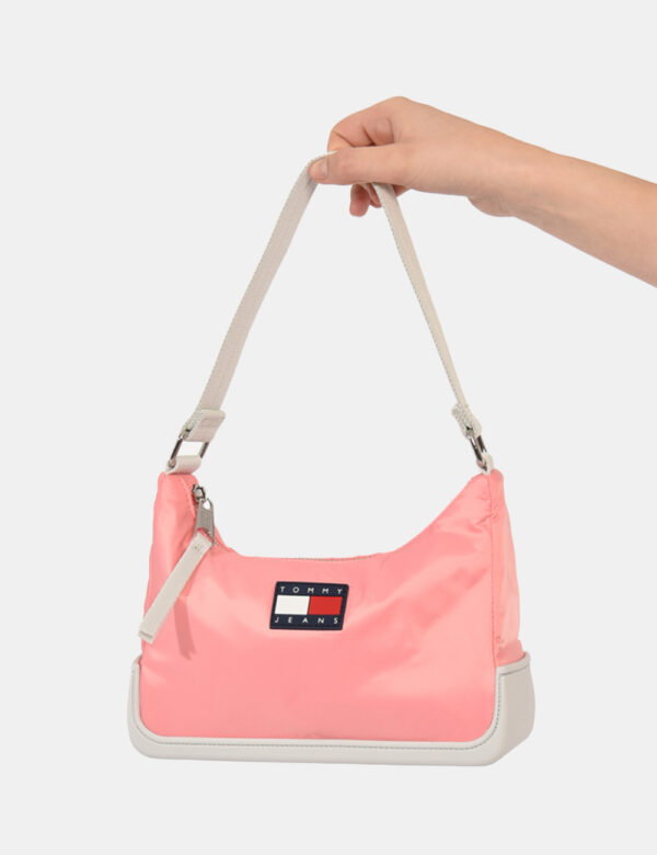 Borsa Tommy Hilfiger Rosa - Borsa a mano di piccole dimensioni in tessuto rosa chiaro più silicone grigio. Presente unico sc