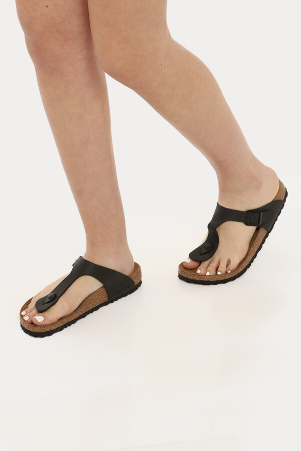 Sandali Birkenstock nere - COMPOSIZIONE E VESTIBILITÀ:Materiali tessili e altre materieLa modella calza il numero 39 e la ca