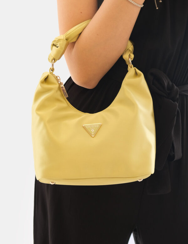 Borsa Guess Giallo - Borsa a mano di piccole dimensioni in tessuto morbido total giallo lime. Presente unico scompartimento