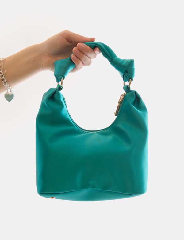 Borsa Guess Verde - Borsa a mano di piccole dimensioni in tessuto morbido total verde acquamarina. Presente unico scompartim