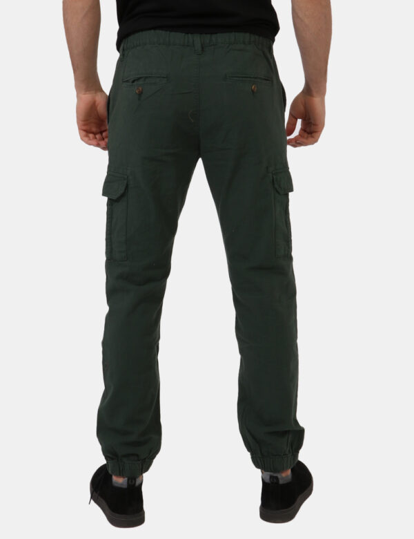 Pantaloni Concept83 Verde - Pantaloni leggeri in total verde militare.Presenti tasche a taglio trasversale sul fronte, tasch