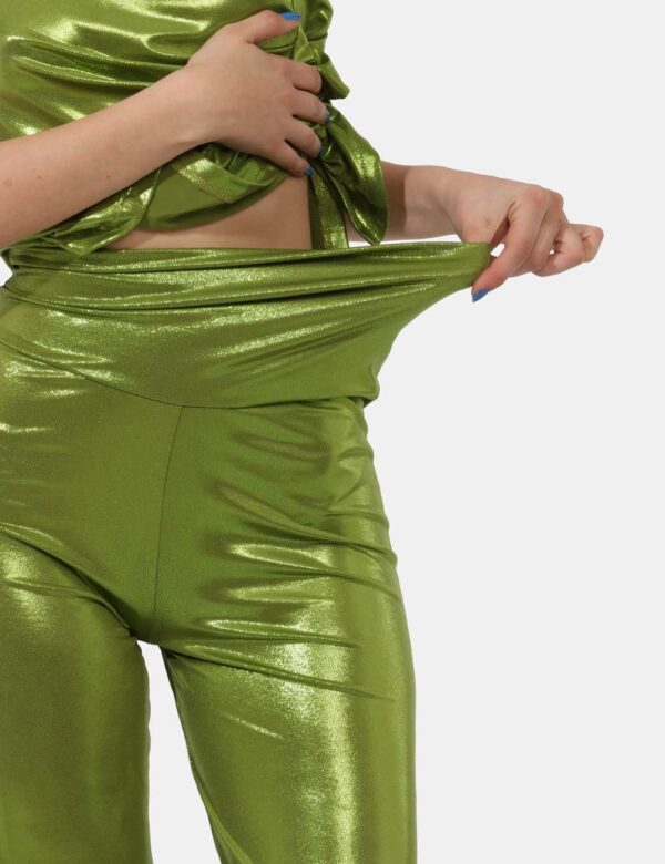 Pantaloni Vougue Verde - Pantaloni eleganti, in total verde patinato a vita alta con risvolto sul girovita. La vestibilità è