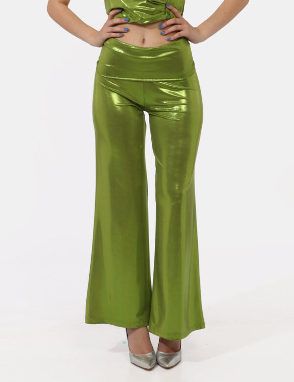 Pantaloni Vougue Verde - Pantaloni eleganti, in total verde patinato a vita alta con risvolto sul girovita. La vestibilità è