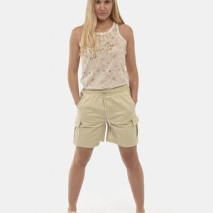 Shorts Yes Zee Beige - Shorts modello cargo con coulisse in vita. Dettaglio fiore applicato sul finaco destro e medaglietta