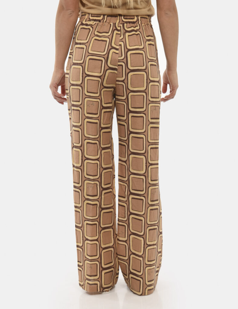 Pantaloni Yes Zee Beige - Pantaloni larghi con motivi geometrici sui toni del beige e del marrone. Dalle vibes deserto è il