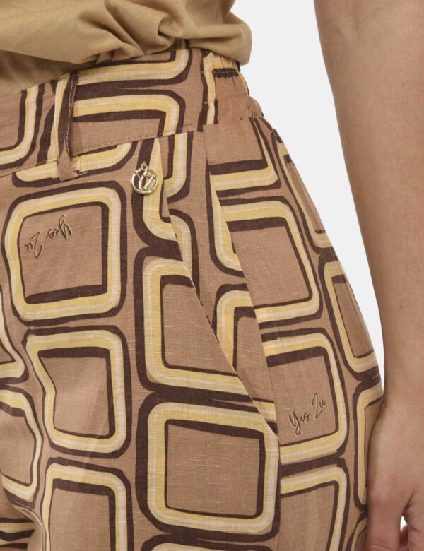 Pantaloni Yes Zee Beige - Pantaloni larghi con motivi geometrici sui toni del beige e del marrone. Dalle vibes deserto è il