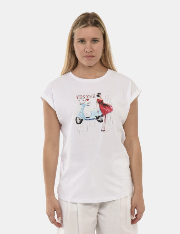 T-shirt Yes Zee Bianco - T-shirt bianca con dettaglio reves sulla manica e stampa romantica dalle vibes parigine. Indossala