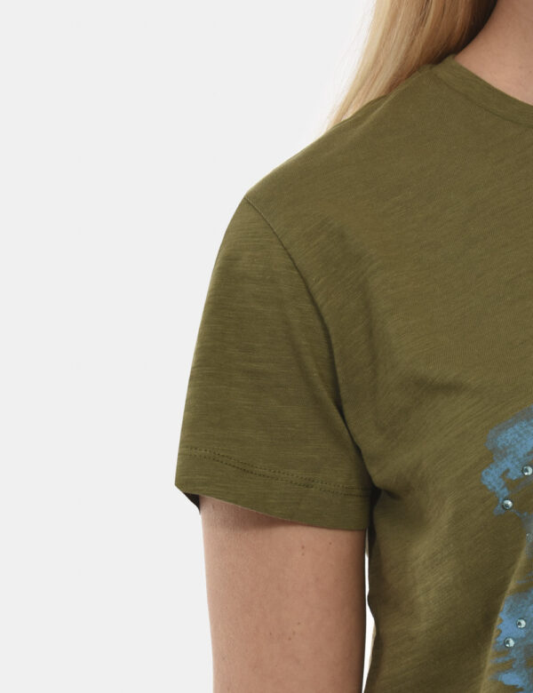 T-shirt Yes Zee Verde - T-shirt verde militare con dettaglio stampa sul fronte e applicazioni brillanti. Una t-shirt per ami