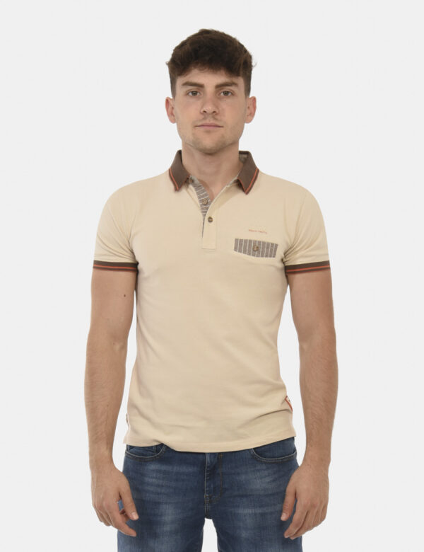 Polo Yes Zee Beige - Polo beige con colletto marrone e riga arancio. Bottoni effetto legno, finto taschino laterale con patt