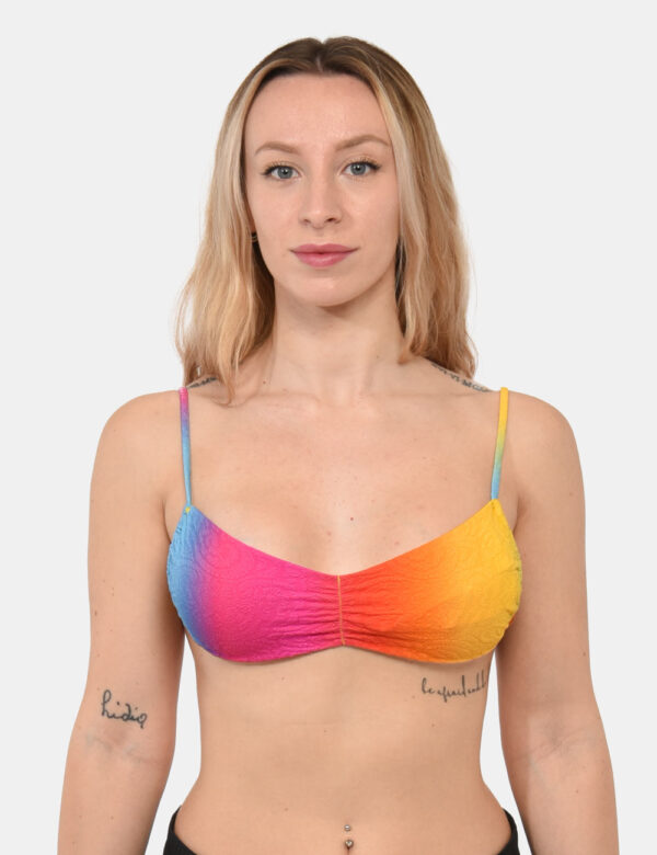 Top Sundek Fantasia - Costume modello bikini a fascia in total arcobaleno. La vestibilità è morbida e pratica grazie a spall