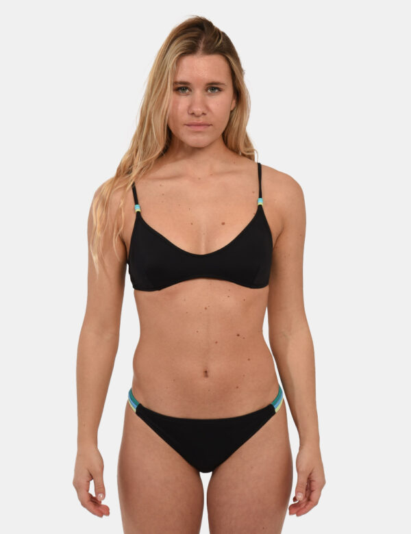 Bikini Sundek Nero - Costume modello bikini a fascia su base nera con spalline strette regolabili, gancino sul retro e palli