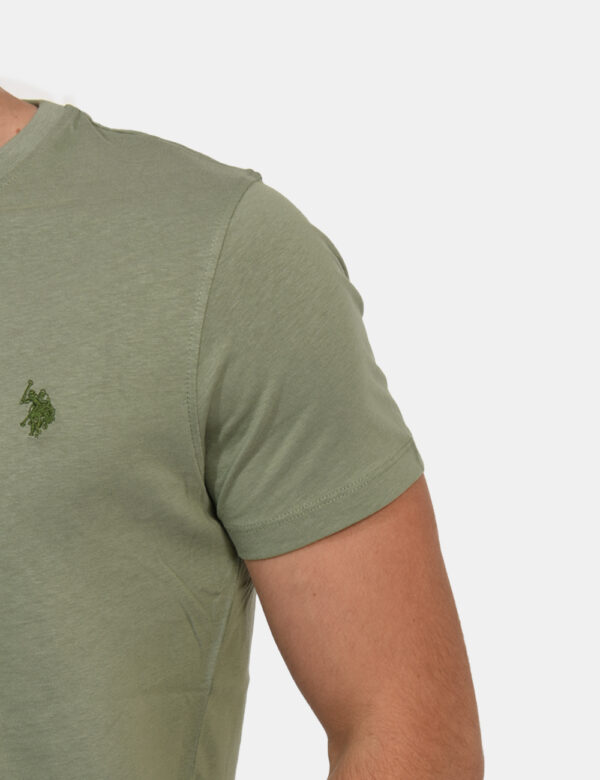 T-shirt U.S. Polo Assn. Verde - T-shirt classica in total verde chiaro con patch logo brand ricamato in tono su tono ad alte