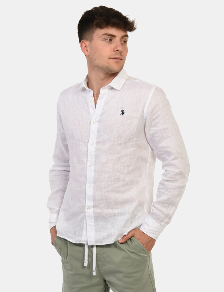 Camicia U.S. Polo Assn. Bianco - Camicia in lino in total bianco con patch logo brand ricamato ad altezza cuore. La vestibil
