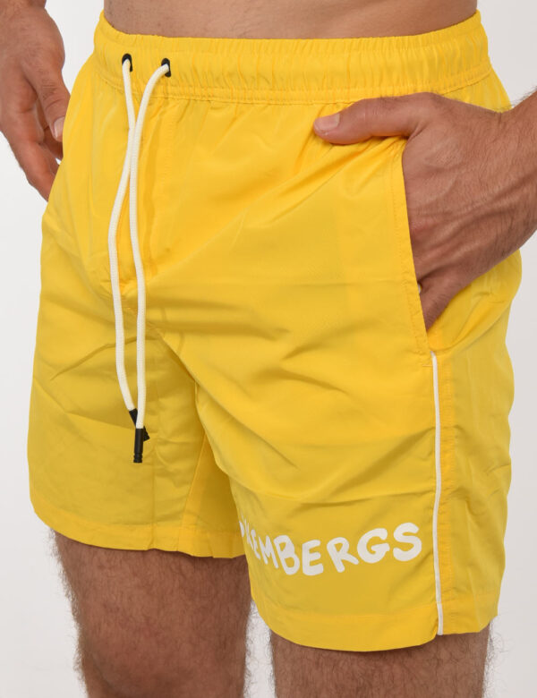 Costume Bikkembergs Giallo - Costume modello shorts in 100% poliestere. Il capo si sviluppa in total giallo con logo brand