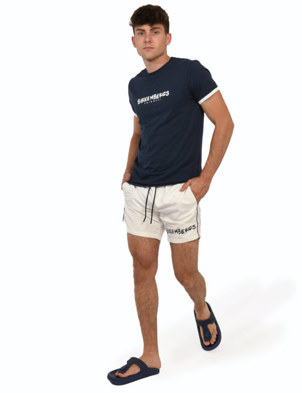 Costume Bikkembergs Bianco - Costume modello shorts in 100% poliestere. Il capo si sviluppa in total bianco con logo brand b