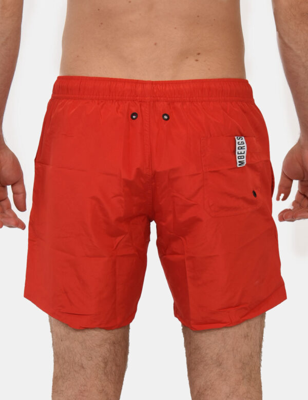 Costume Bikkembergs Rosso - Costume modello shorts in 100% poliestere. Il capo si sviluppa in total rosso con logo brand blu