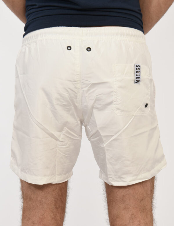 Costume Bikkembergs Bianco - Costume modello shorts in 100% poliestere. Il capo si sviluppa in total bianca con logo brand r