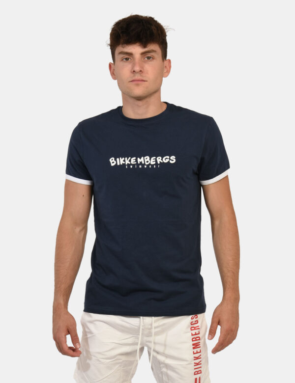 T-shirt Bikkembergs Blu - T-shirt classica in total blu navy con stampa centrale logo brand bianca che richiama il profilo d