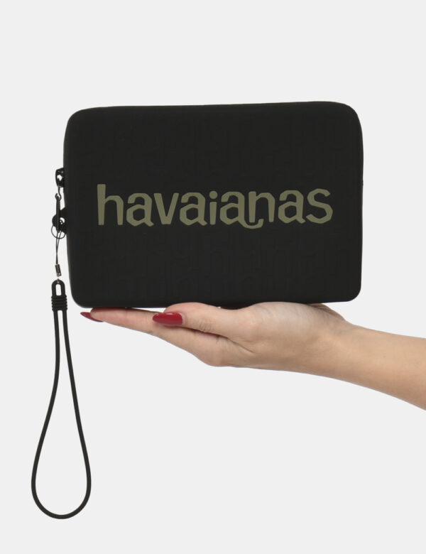 Pochette mare Havaianas Nero - Pochette da mare in total gomma ed in tinta nero con logo brand verde. Presente unico scompar