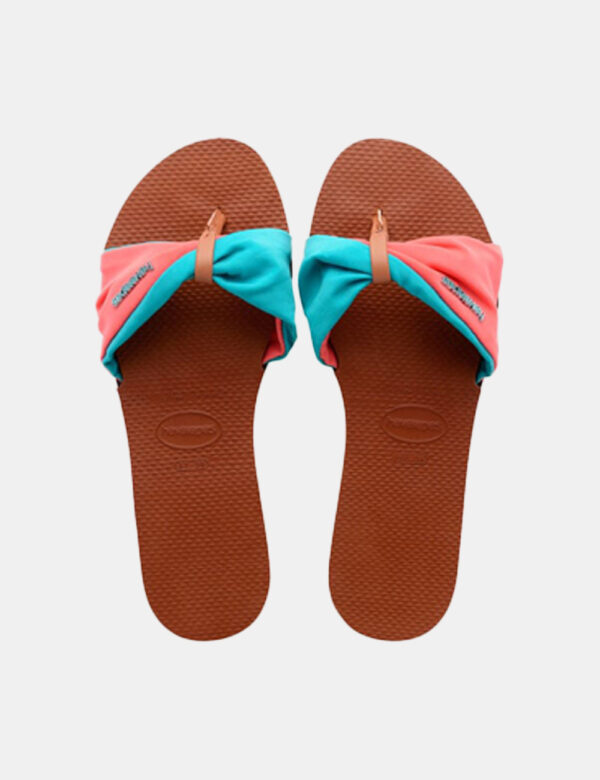 Infradito Havaianas Marrone - Ciabatte modello infradito su base marrone con fascia in tessuto rosa e azzurro. La calzata è