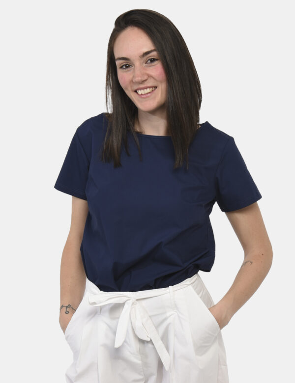 T-shirt Rue De Clerie Blu - T-shirt in cotone spesso ed in total blu navy. Presente girocollo classico e qualche cucitura ev