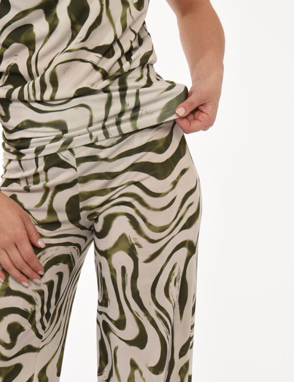 Pantaloni Rue De Clerie Verde - Pantaloni eleganti e larghi su base beige con fantasia verde. La vestibilità è pratica e reg