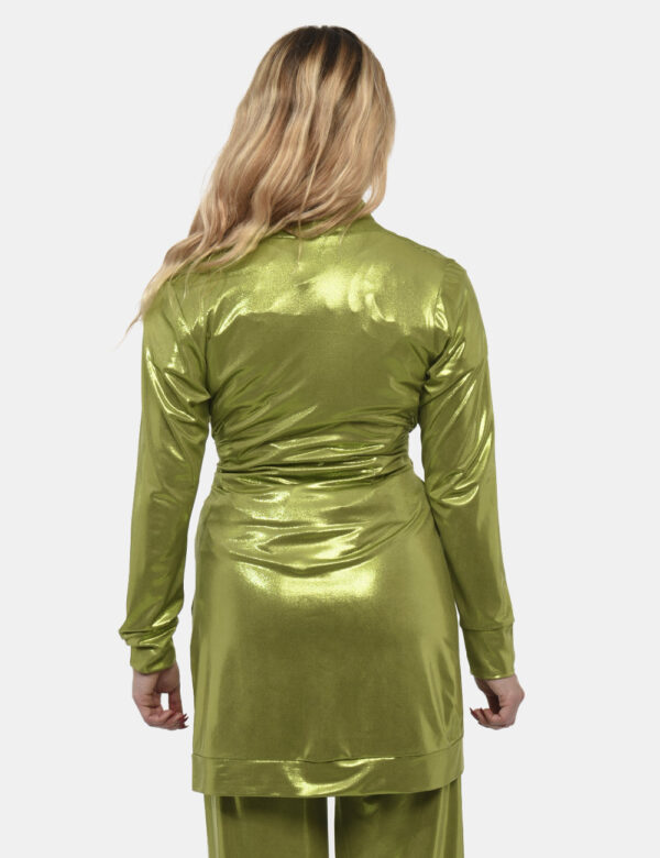 Blusa Vougue Verde - Blusa simil blazer morbido in total verde patinato. La vestibilità è pratica e regolabile grazie a cint