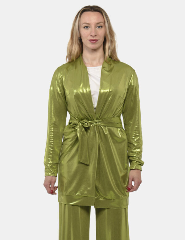 Blusa Vougue Verde - Blusa simil blazer morbido in total verde patinato. La vestibilità è pratica e regolabile grazie a cint