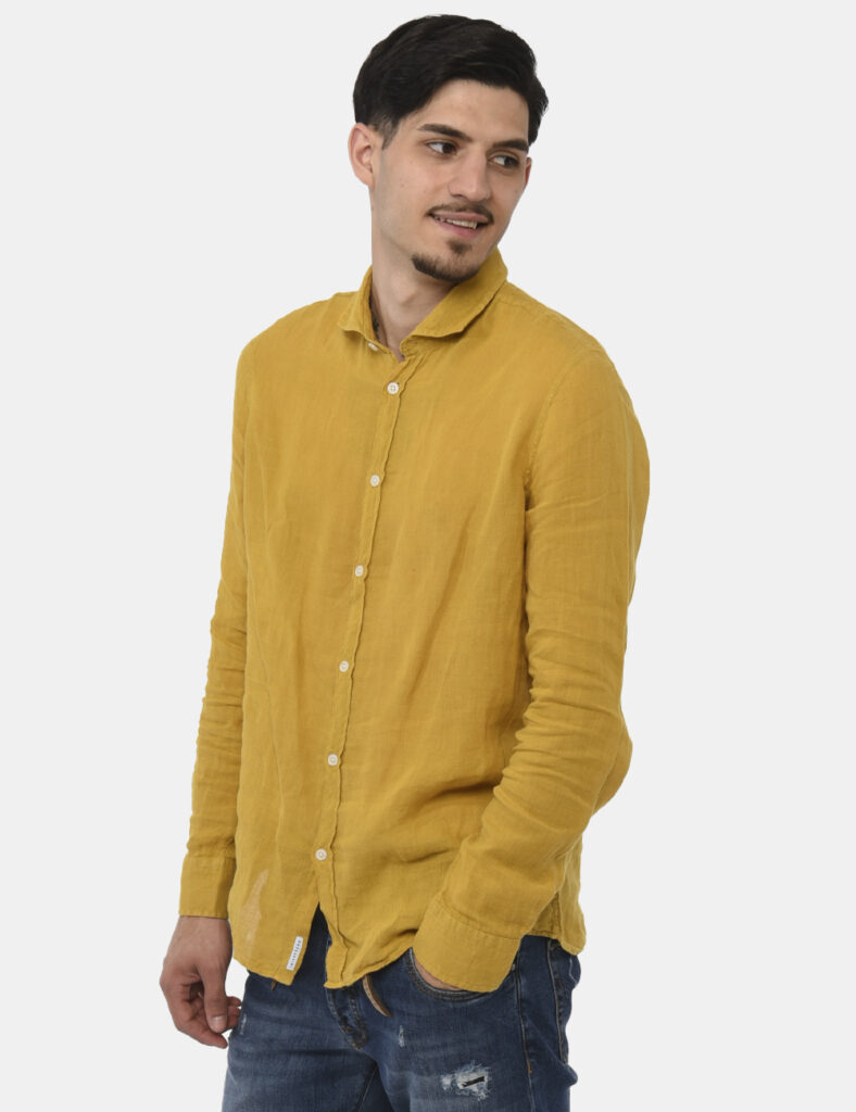 Camicia Gazzarrini Giallo - Camicia in lino in total giallo senate. La vestibilità è morbida e pratica grazie a bottoni ad a