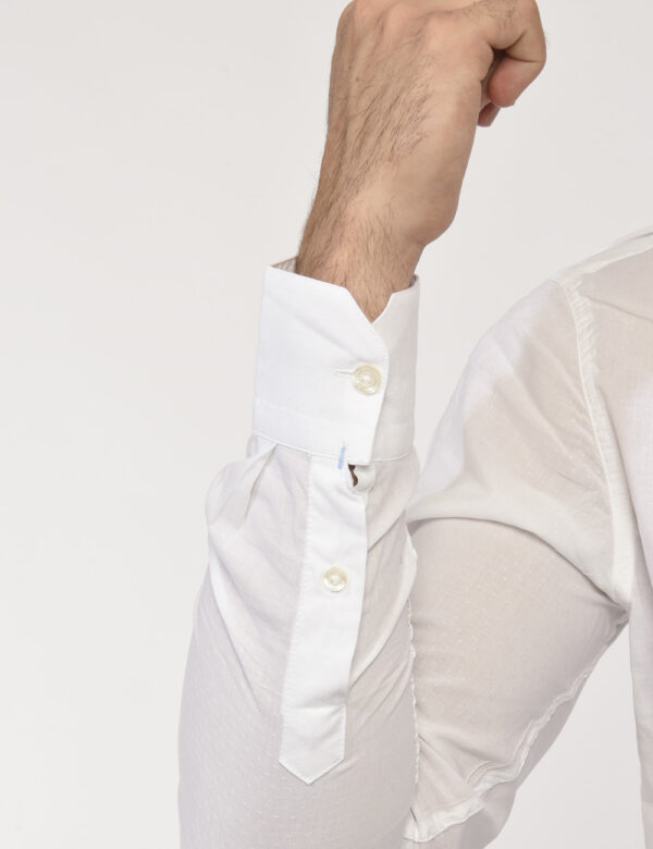 Camicia Gazzarrini Bianco - Camicia classica in total bianco. La vestibilità è morbida e pratica grazie a bottoni ad asola s