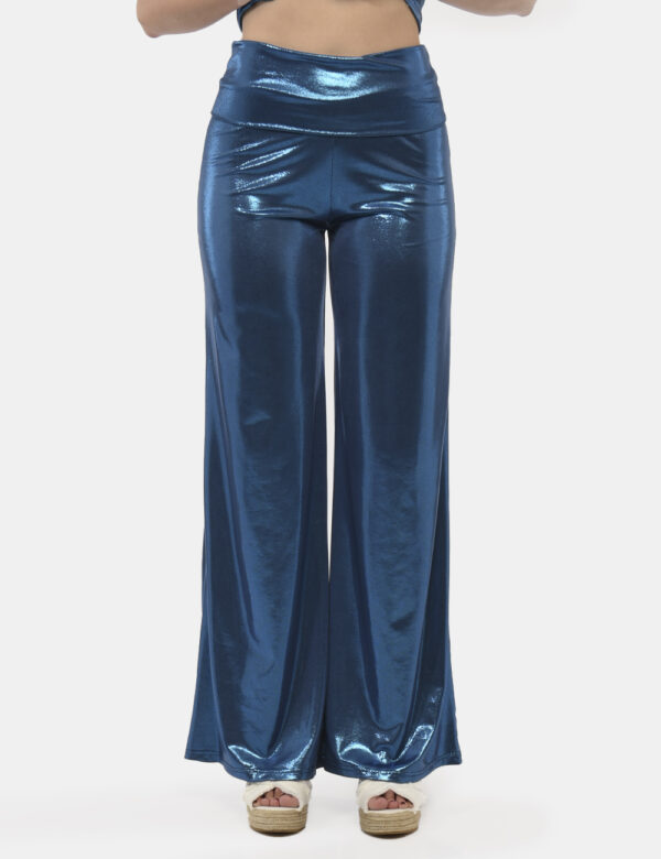 Pantaloni Vougue Azzurro - Pantaloni eleganti, in total azzurro patinato a vita alta con risvolto sul girovita. La vestibili