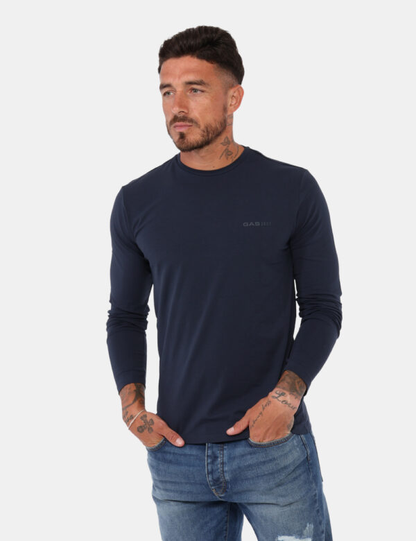 Maglia Gas Blu - La t-shirt a manica lunga con micro logo Gas è il capo must have di tutti i guardaroba! Fresca e versatile